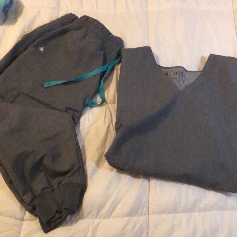 Figs Scrub set Medium petite pants and medium top
